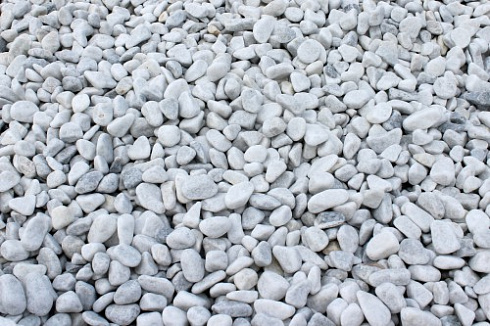 Kamenclub.ru: Щебень галтованный белый (мрамор) фр.5-10 мм.  купить в Луганске мрамор белый, айвори, молочный каменная мраморная декоративная ландшафтная крошка 17000 руб/т   фото КАМЕНЬ КЛУБ