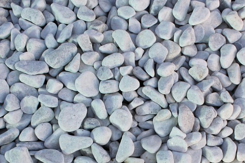 Kamenclub.ru: Щебень галтованный белый (мрамор) фр.5-10 мм.  купить в Луганске мрамор белый, айвори, молочный каменная мраморная декоративная ландшафтная крошка 17000 руб/т   фото КАМЕНЬ КЛУБ