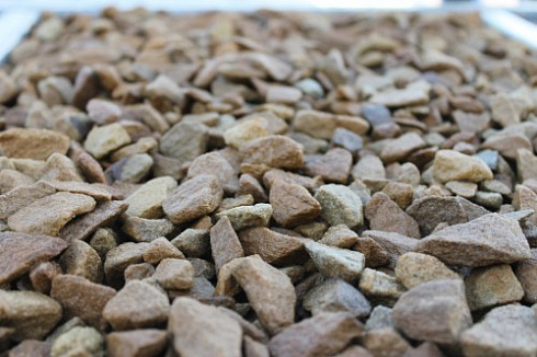 Kamenclub.ru: Щебень крошка желтый (песчаник) фр. 20-40 мм.  купить в Луганске песчаник бежевый рыжий каменная крошка песчаника 9500 руб/т   фото КАМЕНЬ КЛУБ