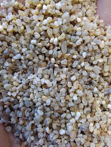 Кварцевый песок для водоподготовки фр. 1,6-3 мм.  купить в Луганске фото Камень Клуб