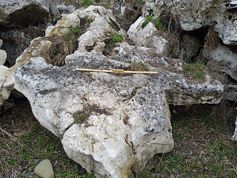 Kamenclub.ru: Выветренный известняк (степной) фр. 500-1500 мм.  купить в Луганске    10000 руб/т   фото КАМЕНЬ КЛУБ