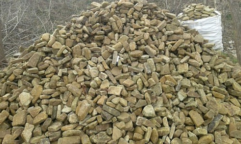 Kamenclub.ru: Песчаник для строительства и кладки блочный (фр 100-200 мм)  купить в Луганске песчаник бежевый серый рыжий валун мелкий для строительства песчаник 6500 руб/т   фото КАМЕНЬ КЛУБ