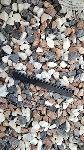 Kamenclub.ru: Мраморная крошка (щебень галтованный микс:белый-зеленый-розовый) фр.20-40 мм.  купить в Луганске мрамор белый, зеленый, розовый мрамор декоративный (галтовка) 15500 руб/т   фото КАМЕНЬ КЛУБ