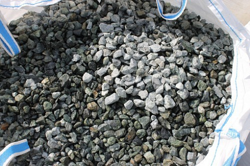 Kamenclub.ru: Щебень крошка зеленый (змеевик) фр. 20-40 мм.  купить в Луганске мрамор зеленый, салатовый ландшафтная мраморная крошка 8500 руб/т   фото КАМЕНЬ КЛУБ