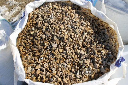 Kamenclub.ru: Щебень крошка желтый (песчаник) фр. 20-40 мм.  купить в Луганске песчаник бежевый рыжий каменная крошка песчаника 9500 руб/т   фото КАМЕНЬ КЛУБ