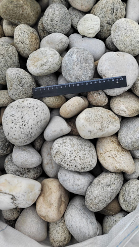 Kamenclub.ru: Галька речная окат (серо-белая) фр. 70-120 мм купить  в Луганске галька галечник бело-серая, серо-белая, серая, белая речная природная галька  8000 руб/т   фото КАМЕНЬ КЛУБ