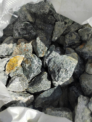 фото Галтованный жадеит (фр. 70-100 мм)  купить в Луганске в интернет-портале КАМЕНЬ КЛУБ