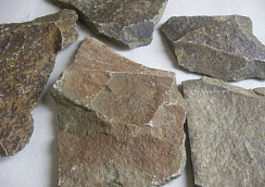 Kamenclub.ru: Песчаник пластушка "фонтанка" серо-зеленая (3,0-5,0 см)  купить в Луганске песчаник серо-зеленая колотые плитки облицовочные пластушки 11400 руб/м3   фото КАМЕНЬ КЛУБ