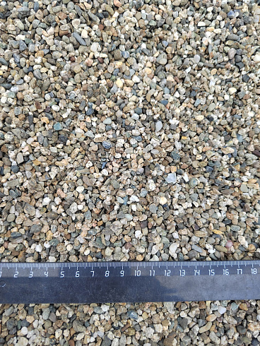 Kamenclub.ru: Галька речная окат (серая) фр.3-5 мм купить  в Луганске галька речная серая бежевый темно-серый окатанный речной камень округлый 9500 руб/т   фото КАМЕНЬ КЛУБ