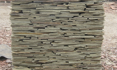 Kamenclub.ru: Песчаник пластушка серо-зеленый (4,0 см- 5,0 см)  купить в Луганске песчаник серо-зеленый, серый, зеленый песчаник рваный ландшафтный колотый 9000 руб/м3   фото КАМЕНЬ КЛУБ