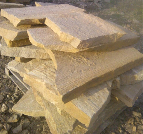 Kamenclub.ru: Форматный камень (плаха) пошаговая дорожка от 70-150 см (4 -12 см)  купить в Луганске плитняк  форматный плаха желтый песчаник 9 000 руб/т   фото КАМЕНЬ КЛУБ
