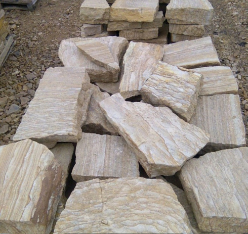 Kamenclub.ru: Песчаник пластушка желтый с рисунком (7-15 см)  купить в Луганске плитняк - пластушка - бут желтый песчаник 10200 руб/м3   фото КАМЕНЬ КЛУБ