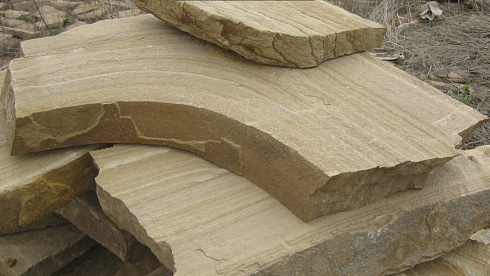 Kamenclub.ru: Форматный камень (плаха) пошаговая дорожка от 70-150 см (4 -12 см)  купить в Луганске плитняк  форматный плаха желтый песчаник 9 000 руб/т   фото КАМЕНЬ КЛУБ