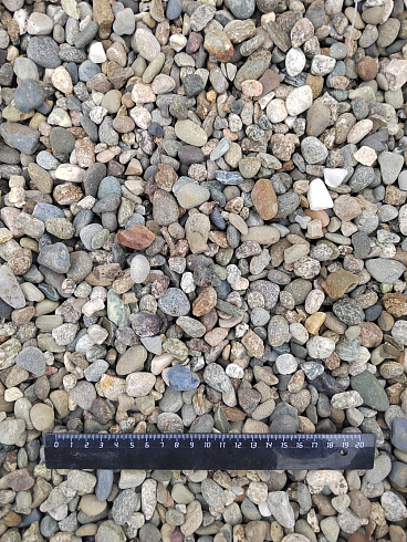 Kamenclub.ru: Галька речная окат (серая) фр.10-20 мм купить  в Луганске галька речная серая, серый, темно-серый, светло-серый, коричневый ландшафтная декоративная речная окатанная округлая галька 5000 руб/т   фото КАМЕНЬ КЛУБ