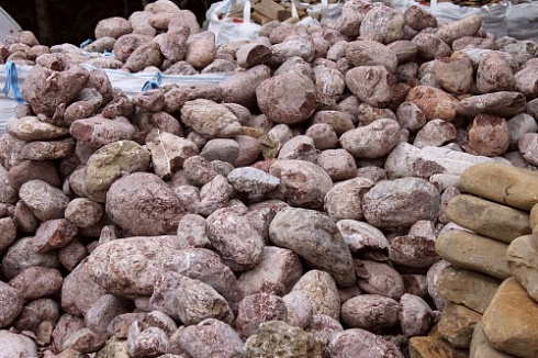 Kamenclub.ru: Розовый валунчик фр.100-300 мм.  купить в Луганске крупный природный камень розовый, серый молочный красный речной галечник природный 7850 руб/т   фото КАМЕНЬ КЛУБ