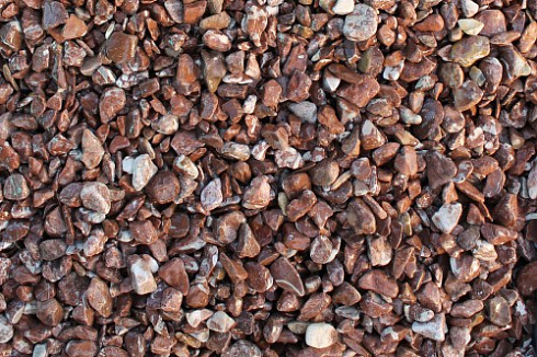 Kamenclub.ru: Мраморная крошка (щебень галтованный розовый) фр.5-10 мм.  купить в Луганске мрамор розовый, красный окатанный мраморный щебень декоративный ландшатфный 15000 руб/т   фото КАМЕНЬ КЛУБ