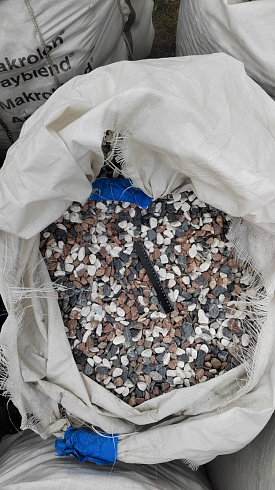 Kamenclub.ru: Мраморная крошка (щебень галтованный микс:белый-зеленый-розовый) фр.20-40 мм.  купить в Луганске мрамор белый, зеленый, розовый мрамор декоративный (галтовка) 15500 руб/т   фото КАМЕНЬ КЛУБ