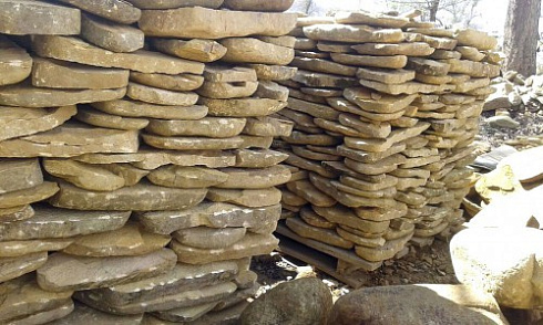 Kamenclub.ru: Песчаник колотый для облицовки (фр. 2-3 см)  купить в Луганске песчаник бежевый серый рыжий песчаник строительный 5000 руб/т   фото КАМЕНЬ КЛУБ