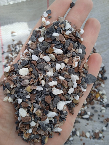 Kamenclub.ru: Мраморная крошка (щебень крошка микс: белый-зеленый-розовый) фр. 5-10 мм  купить в Луганске мрамор белый, зеленый, розовый, разноцветный, молочный декоративная ландшафтная мраморная крошка 9500 руб/т   фото КАМЕНЬ КЛУБ