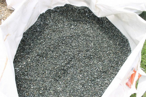 Kamenclub.ru: Щебень крошка зеленый (змеевик) фр. 5-10 мм  купить в Луганске змеевик зеленый, салатовый ландшафтный декоративный щебень крошка 7 200 руб/т   фото КАМЕНЬ КЛУБ