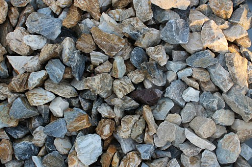 Kamenclub.ru: Мраморная крошка (щебень крошка медовый) фр. 20-40 мм.  купить в Луганске мрамор бежевый рыжий желтый ландшафтная мраморная крошка 12000 руб/т   фото КАМЕНЬ КЛУБ