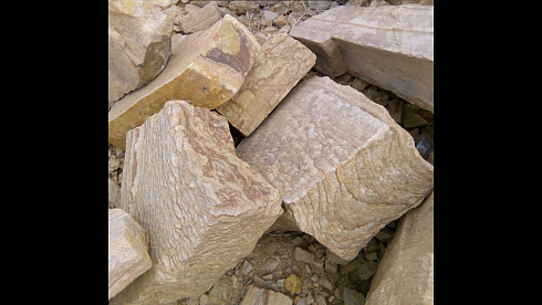 Kamenclub.ru: Песчаник пластушка желтый с рисунком (4-6 см)  купить в Луганске плитняк пластушка желтый с рисунком песчаник 9 000 руб/м3   фото КАМЕНЬ КЛУБ