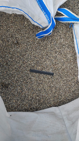 Kamenclub.ru: Галька речная окат (серая) фр.3-5 мм купить  в Луганске галька речная серая бежевый темно-серый окатанный речной камень округлый 9500 руб/т   фото КАМЕНЬ КЛУБ