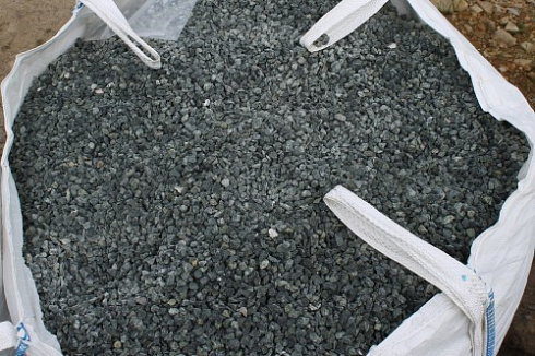 Kamenclub.ru: Щебень крошка зеленый (змеевик) фр. 10-20 мм.  купить в Луганске змеевик зеленый, салатовый декоративная ландшафтная каменная крошка щебня 7 200 руб/т   фото КАМЕНЬ КЛУБ