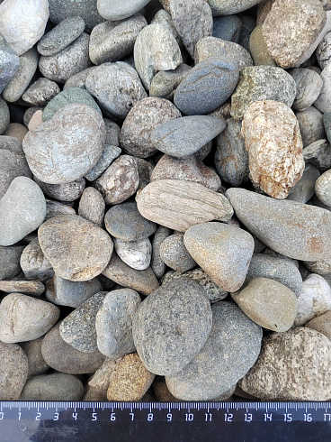 Kamenclub.ru: Галька речная окат (пестрая) фр. 20-40 мм. купить  в Луганске галька речная пестрая, серая, серые оттенки галька речная окатанная округлая 5000 руб/т   фото КАМЕНЬ КЛУБ