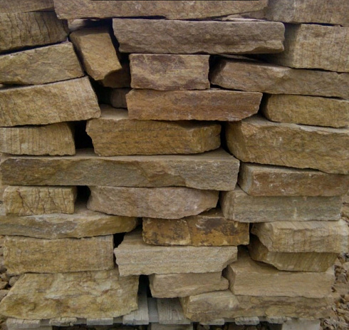 Kamenclub.ru: Песчаник пластушка желтый с рисунком (7-15 см)  купить в Луганске плитняк - пластушка - бут желтый песчаник 10200 руб/м3   фото КАМЕНЬ КЛУБ