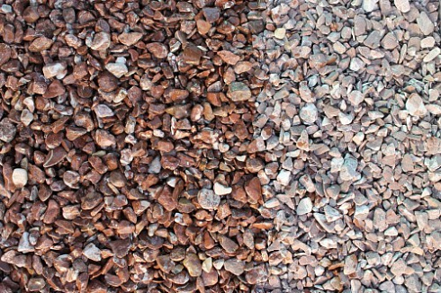 Kamenclub.ru: Мраморная крошка (щебень галтованный розовый) фр.10-20 мм.  купить в Луганске мрамор розовый, красный ландшафтный декоративный окатанный округлый щебень 15000 руб/т   фото КАМЕНЬ КЛУБ