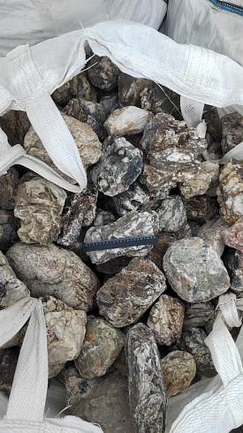 Kamenclub.ru: Кварцевый валунчик фр.100-300 мм.  купить в Луганске кварц белый, бежевый молочный рыжий крупный природный камень галечник 7850 руб/т   фото КАМЕНЬ КЛУБ