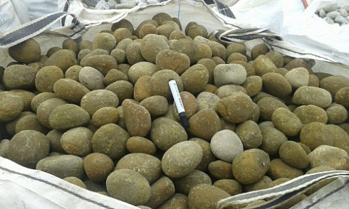 Kamenclub.ru: Песчаник ядра, фр. 100-300 мм  купить в Луганске песчаник бежевый серый рыжий речная галька 5 000 руб/т   фото КАМЕНЬ КЛУБ