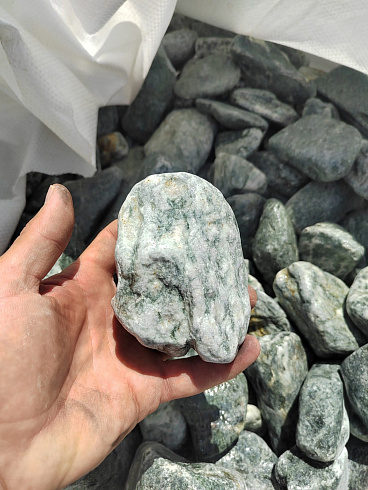 фото Галтованный жадеит (фр. 70-100 мм)  купить в Луганске в интернет-портале КАМЕНЬ КЛУБ