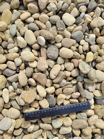 Kamenclub.ru: Галька речная окат рыжая фр. 20-40 мм. купить  в Луганске галька речная окатанная рыжая желтая серая округлая речная галька 5000 руб/т   фото КАМЕНЬ КЛУБ