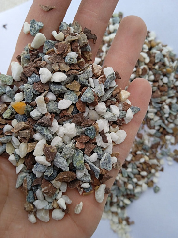 Kamenclub.ru: Мраморная крошка (щебень крошка микс: белый-зеленый-розовый) фр. 3-5 мм.  купить в Луганске мрамор белый, зеленый, розовый мраморная декоративная крошка каменная 12000 руб/т   фото КАМЕНЬ КЛУБ