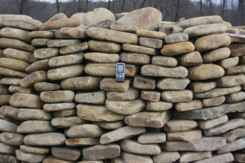 Kamenclub.ru: Песчаник для мощения дорожек, площадок, парковок ( фр 5-10 см)  купить в Луганске песчаник  серый желтый коричневый рыжий песчаник оголтованный окатанный 6500 руб/т   фото КАМЕНЬ КЛУБ