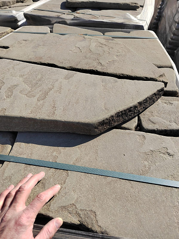 Kamenclub.ru: Песчаник галтованный для облицовки (фр. 2-5 см)  купить в Луганске песчник рыжий желтый серый песчаник окатанный речной 6 000 руб/т   фото КАМЕНЬ КЛУБ