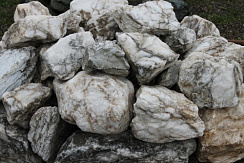 Kamenclub.ru: Мраморизированный известняк фр. 100-500 мм.  купить в Луганске известняк серый белый темно-серый сероватый валун природного образования окатанный 10500 руб/т   фото КАМЕНЬ КЛУБ