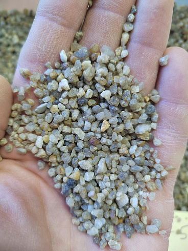 Кварцевый песок для площадок фр. 2-5 мм.  купить в Луганске фото Камень Клуб