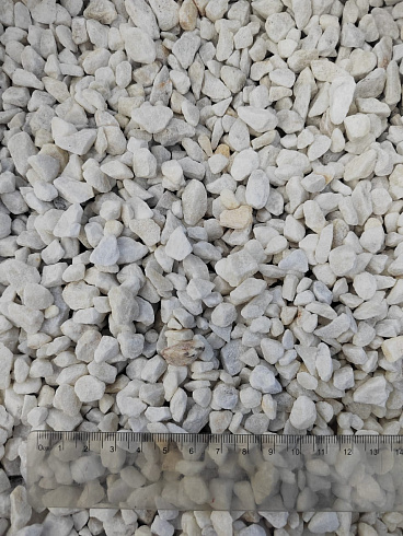 Kamenclub.ru: Мраморная крошка, щебень, цвет-белый, фр. 5-10 мм.  купить в Луганске мрамор белый, айвори, молочный мраморная каменная крошка ландшафтная 12000 руб/т   фото КАМЕНЬ КЛУБ