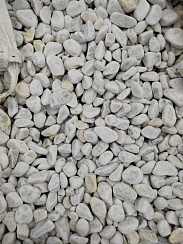Kamenclub.ru: Мраморная крошка (щебень галтованный белый) фр.40-70 мм.  купить в Луганске мрамор белый молочный айвори окатанный округлый природный камень 17000 руб/т   фото КАМЕНЬ КЛУБ