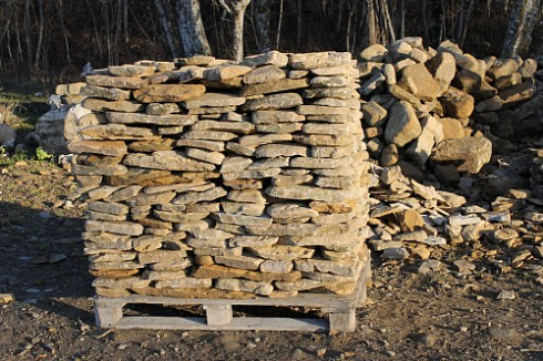 Kamenclub.ru: Песчаник колотый для облицовки (фр. 2-3 см)  купить в Луганске песчаник бежевый серый рыжий песчаник строительный 5000 руб/т   фото КАМЕНЬ КЛУБ