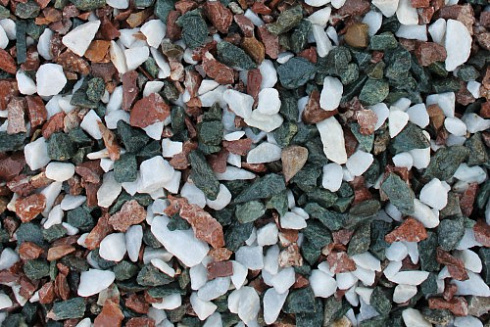 Kamenclub.ru: Мраморная крошка (щебень крошка микс : белый-черный-розовый) фр. 3-5 мм.  купить в Луганске мрамор белый, черный, розовый, разноцветный мраморная каменная крошка декорвтивная 12000 руб/т   фото КАМЕНЬ КЛУБ