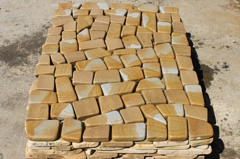 Kamenclub.ru: Песчаник брусчатка (Готика) art PSG-L-01  купить в Луганске    2300 руб/кв.м   фото КАМЕНЬ КЛУБ