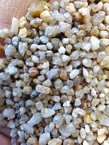 Кварцевый песок для площадок фр. 2-5 мм.  купить в Луганске фото Камень Клуб