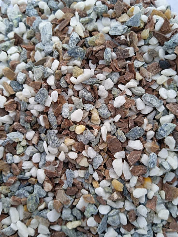 Kamenclub.ru: Мраморная крошка (щебень крошка микс: белый-зеленый-розовый) фр. 5-10 мм  купить в Луганске мрамор белый, зеленый, розовый, разноцветный, молочный декоративная ландшафтная мраморная крошка 9500 руб/т   фото КАМЕНЬ КЛУБ