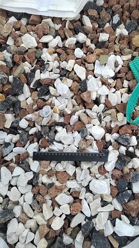 Kamenclub.ru: Мраморная крошка (щебень галтованный микс:белый-зеленый-розовый) фр.20-40 мм.  купить в Луганске мрамор белый, зеленый, розовый мрамор декоративный (галтовка) 15500 руб/т   фото КАМЕНЬ КЛУБ