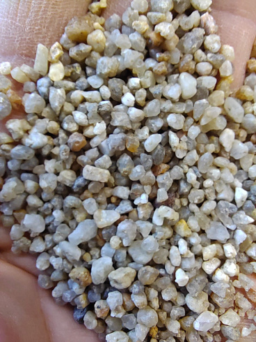 Кварцевый песок для площадок фр. 2-5 мм.  купить в Луганске фото Камень Клуб