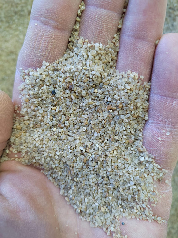 Кварцевый песок для площадок фр. 0,6-1,2 мм.  купить в Луганске фото Камень Клуб